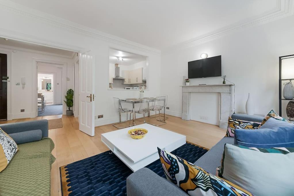 Knightsbridge Two Bed Apartment Лондон Экстерьер фото