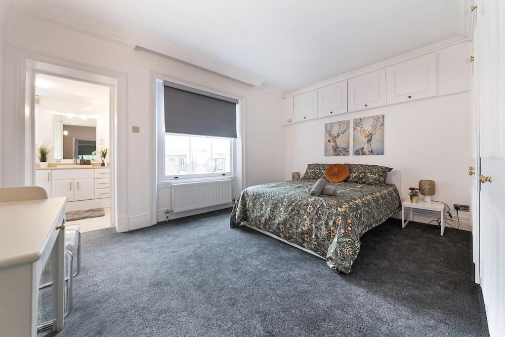 Knightsbridge Two Bed Apartment Лондон Экстерьер фото